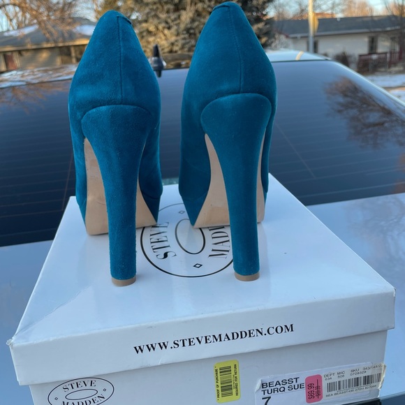 Suede Pumps - Picture 2 of 5